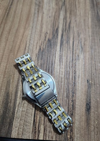 Altın ve Gri Tokalı Kadın Saati - Görsel 3