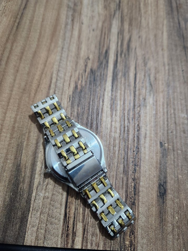 Altın ve Gri Tokalı Kadın Saati - Görsel 3