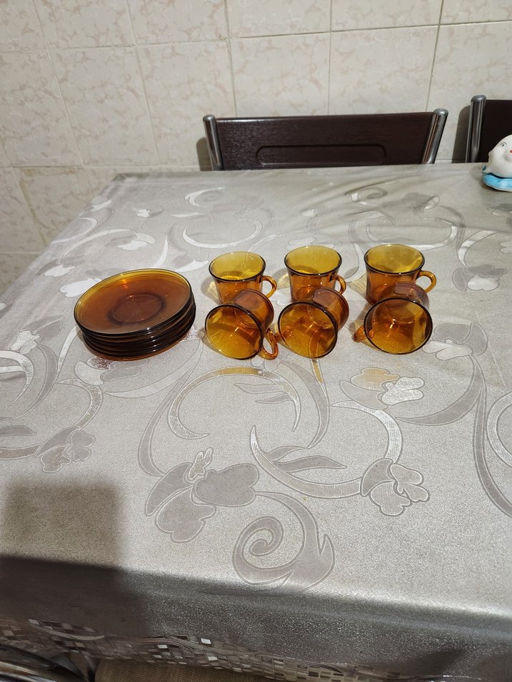 Kahverengi Cam 6'lı Fincan ve Tabak Seti - Görsel 2