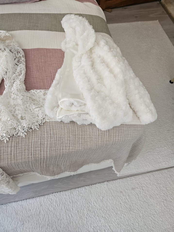 nikah elbisesi ve beyaz kürk ceket - Görsel 3