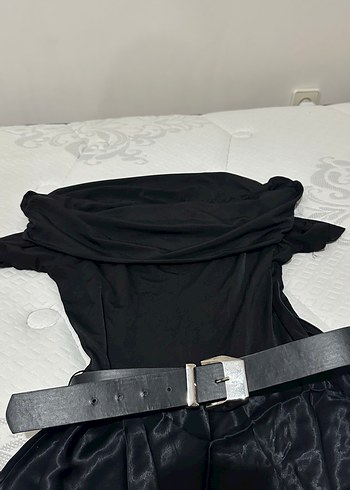 l Beden Uzun Siyah Kemerli Madonna Yaka Kadın Elbise