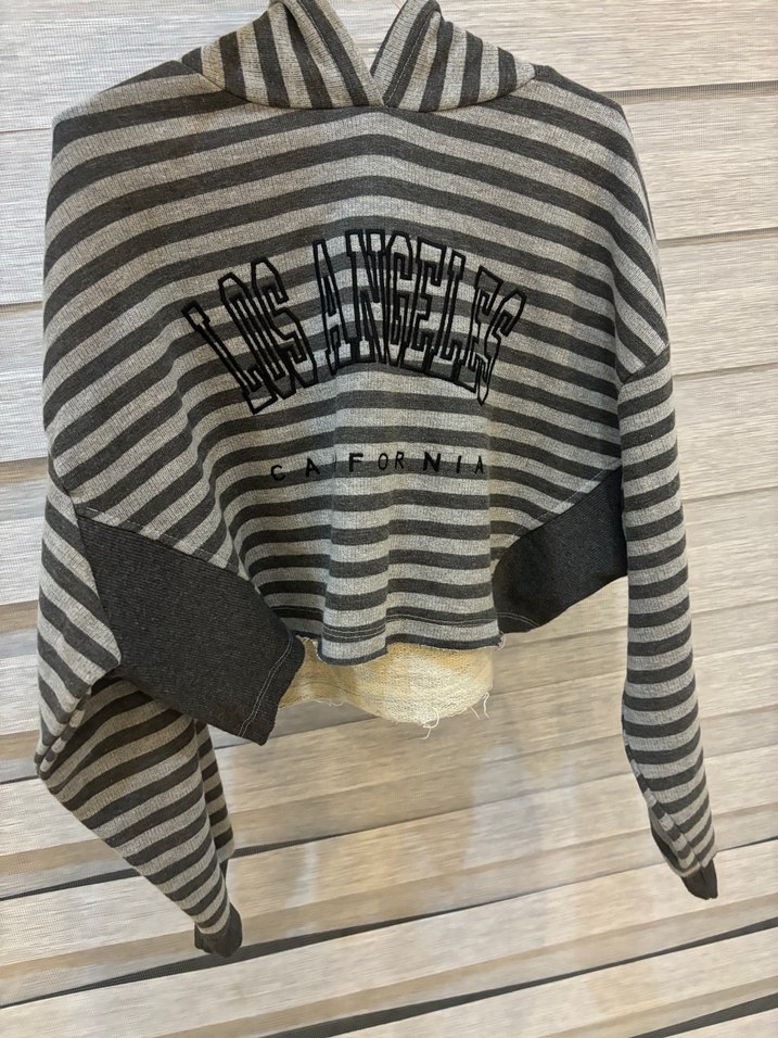 kapüşonlu crop sweatshirt - Görsel 3