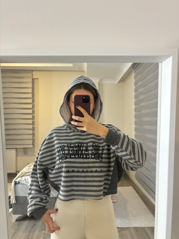 kapüşonlu crop sweatshirt - Görsel 2