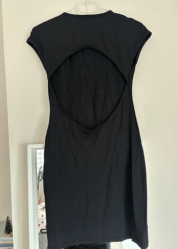 pull&bear siyah sırt detaylı elbise - Görsel 3