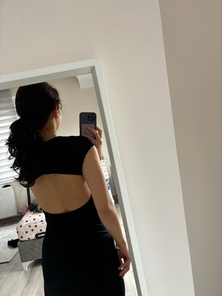 pull&bear siyah sırt detaylı elbise - Görsel 5