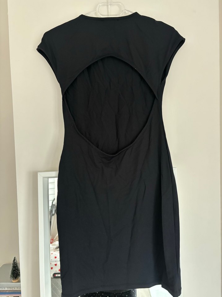 pull&bear siyah sırt detaylı elbise - Görsel 3