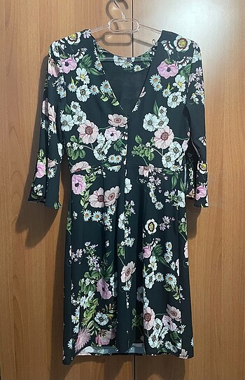 Çiçekli Elbise - Görsel 3