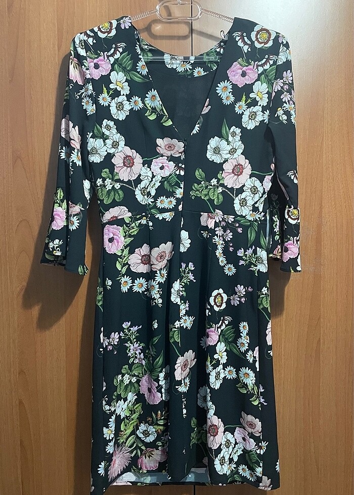 Çiçekli Elbise - Görsel 3