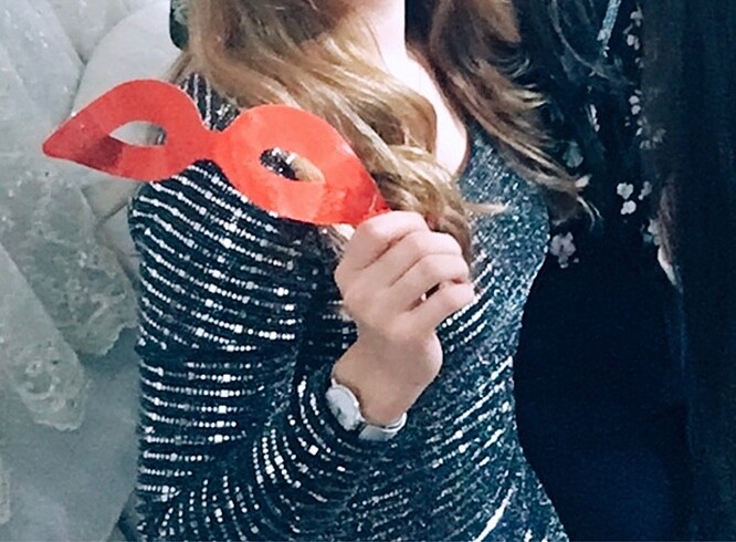 Parlak Pullu Siyah Parti Elbisesi - Görsel 3