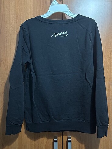 LC Waikiki Universal LCW Casual Atatürk silüet ve imzalı sweet