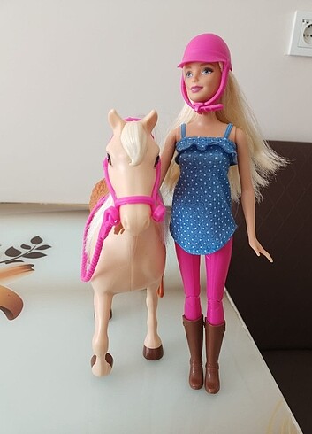 Barbie Barbie ve Atı