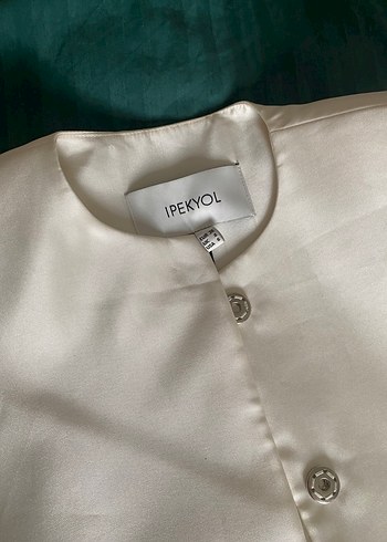 Düğmeli Beyaz Saten  Ceket - Görsel 4