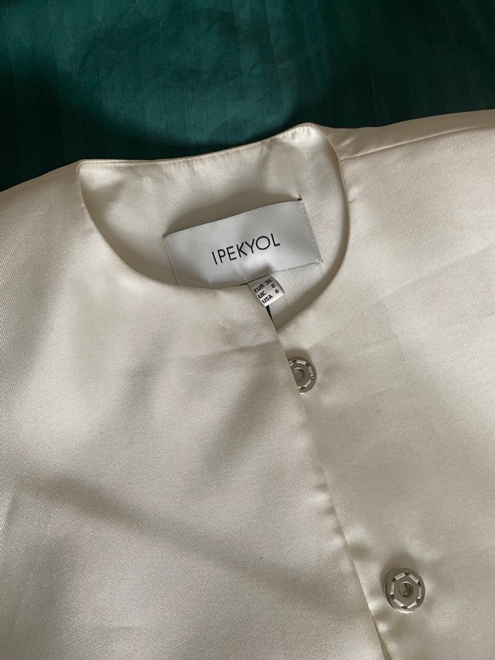 Düğmeli Beyaz Saten  Ceket - Görsel 4