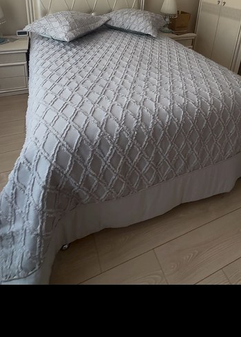 Gri Nakışlı Yatak Örtüsü - Görsel 3