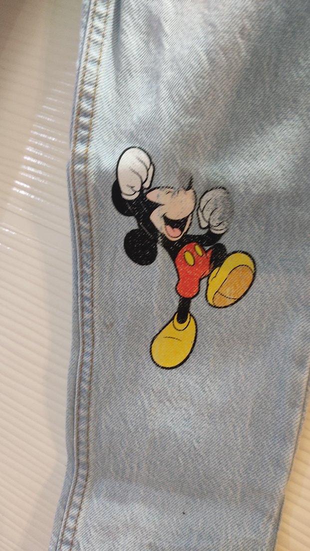 Gri Kapüşonlu Sweatshirt ve Baskılı Denim Pantolon - Görsel 3