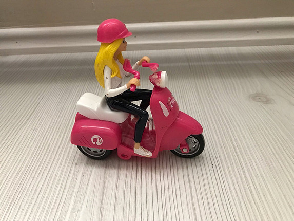 Diğer Barbie figür oyuncak
