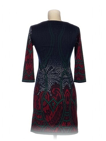 universal Beden PreLoved Kısa Elbise %70 İndirimli.