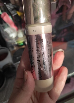 Revolution conceal&define fondöten