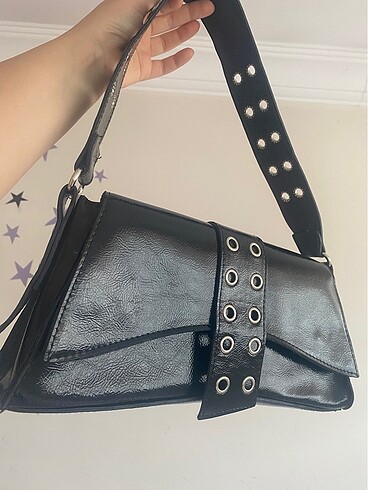 American Vintage Kadın asimetrik zımbalı baget çanta