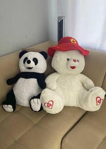 Kırmızı Şapkalı Beyaz Peluş Ayı ve panda