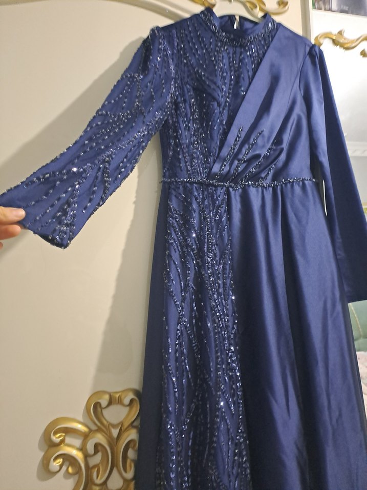 Mavi İşlemeli Uzun Kollu Abiye Elbise - Görsel 2