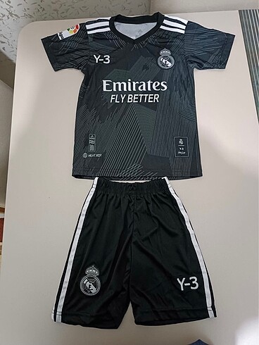 Adidas Real Madrid Benzema Forma