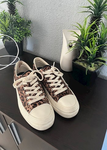 40 Beden Zara Leopar Desenli Ayakkabı