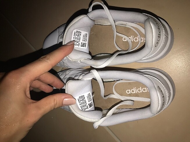 37 Beden Adidas bayan spor ayakkabı