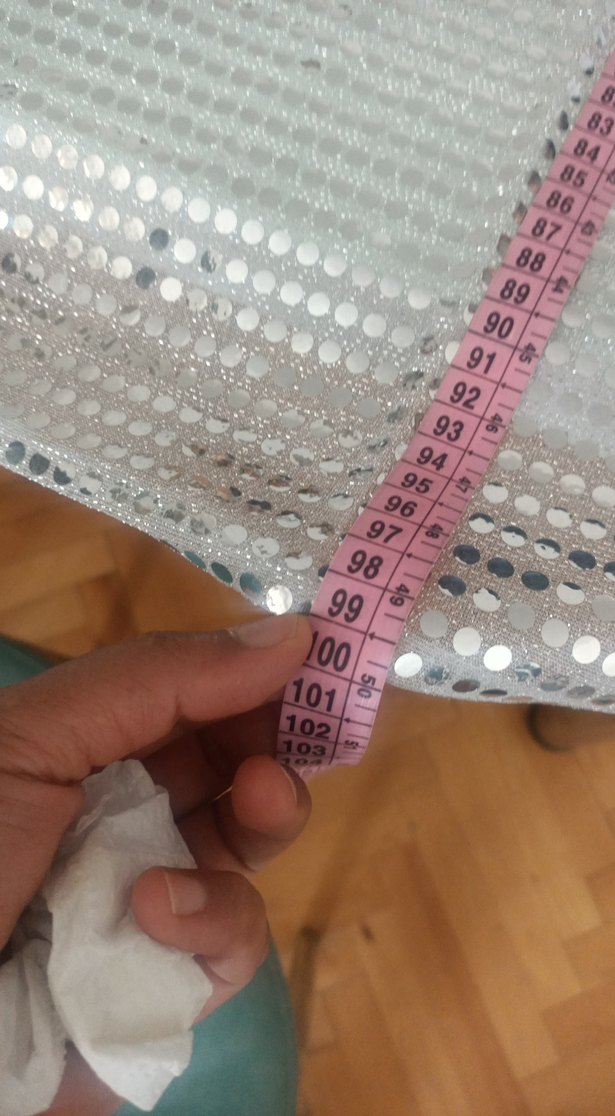 Beyaz Parlak Desenli Modern Masa Örtüsü payetli pullu - Görsel 3