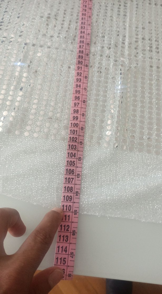 Beyaz Parlak Desenli Modern Masa Örtüsü payetli pullu - Görsel 2