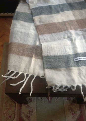 Bej ve Gri Çizgili Yumuşak şal - Görsel 3