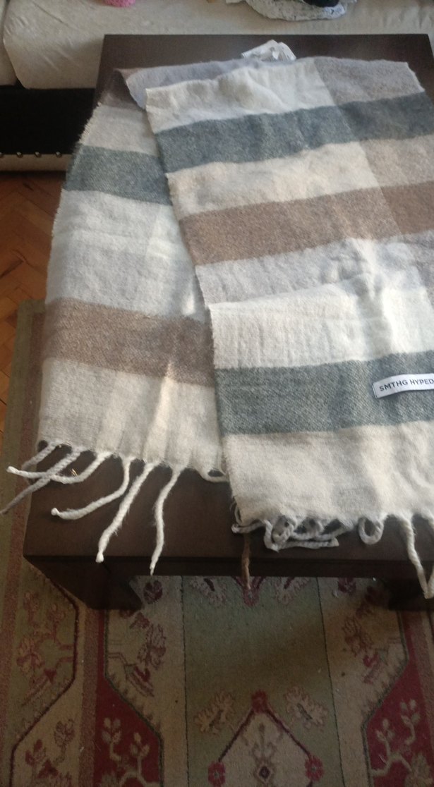 Bej ve Gri Çizgili Yumuşak şal - Görsel 3