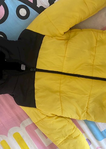 Sarı Kapüşonlu Erkek Çocuk Mont - Görsel 2