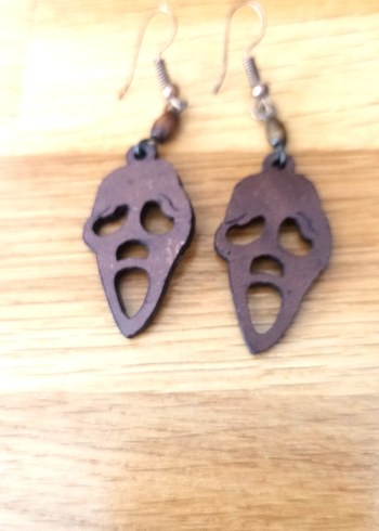 Kahverengi Çığlık Mask figürlü Deri Küpe