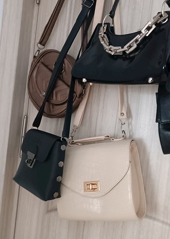 Tokalı Beyaz Deri Kadın Çanta hepsi 250 TL