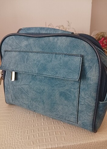 Mavi el çantası 