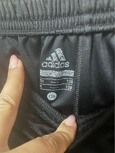 10 Yaş Beden 10 yaş orijinal Adidas şort