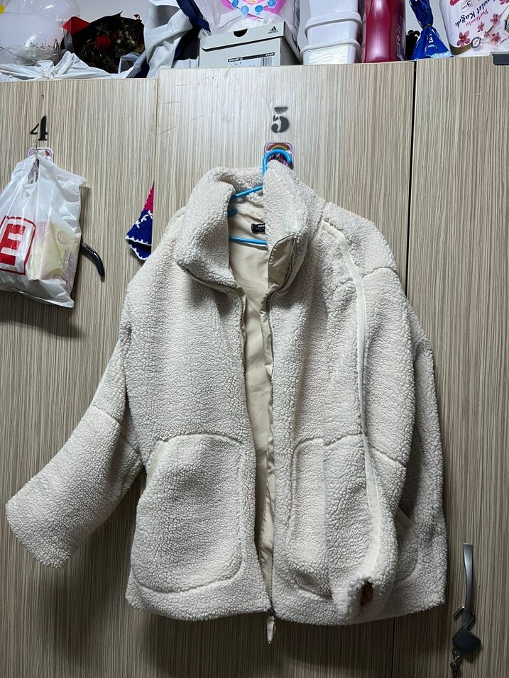 Beyaz Sıcak Tüylü Kadın Kış Montu - Görsel 3