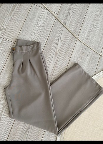 Düğmeli Keten Bej Kısa Kadın Pantolon - Görsel 2