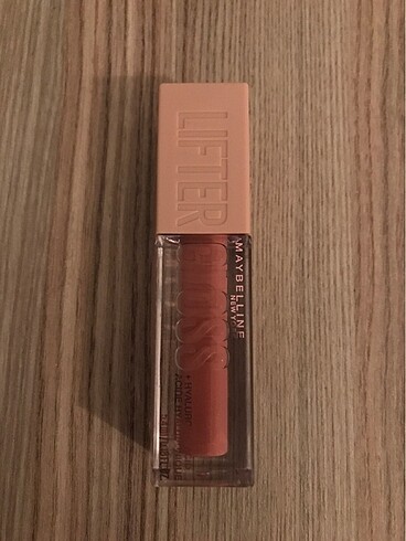 Maybelline Maybelline lip gloss 004 silk