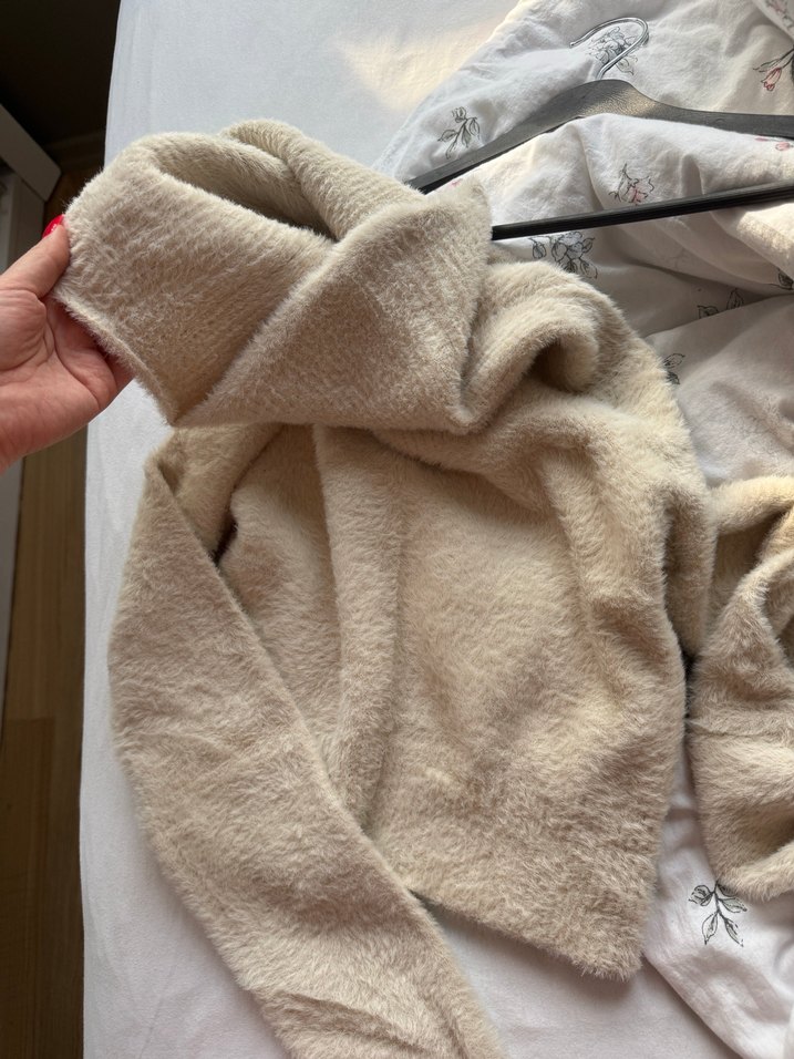 Bershka Ekru Omuz Detaylı Yumoş Bluz - Görsel 4