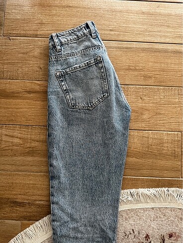 34 Beden mavi Renk Stradivarius straight jean