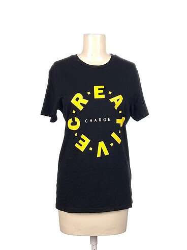 Bershka T-shirt %70 İndirimli.