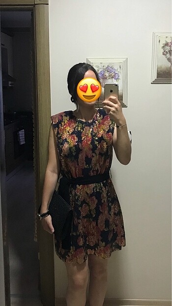 Vatkalı renkli payetli elbise - Görsel 5