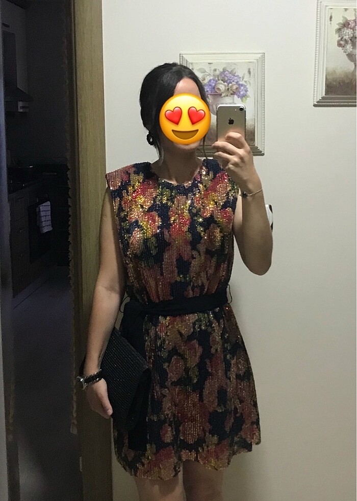 Vatkalı renkli payetli elbise - Görsel 5