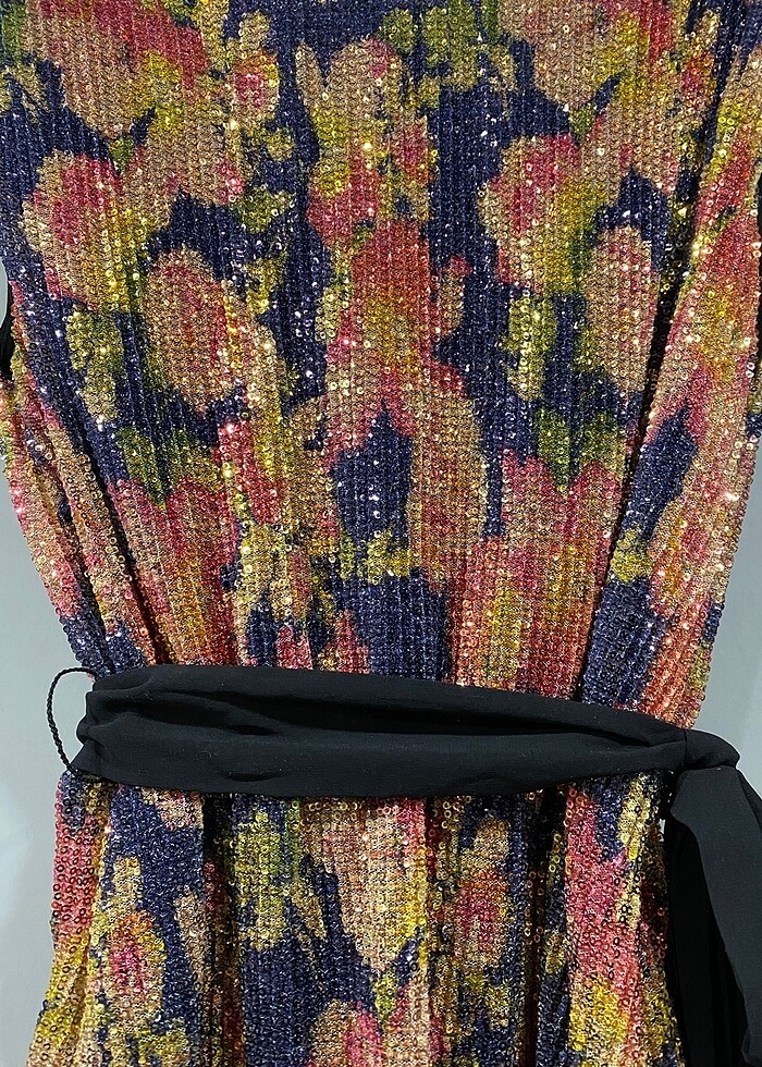 Vatkalı renkli payetli elbise - Görsel 2