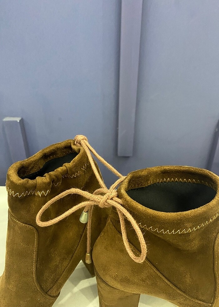 Bilekten büzülebilen kısa süet bot - Görsel 3