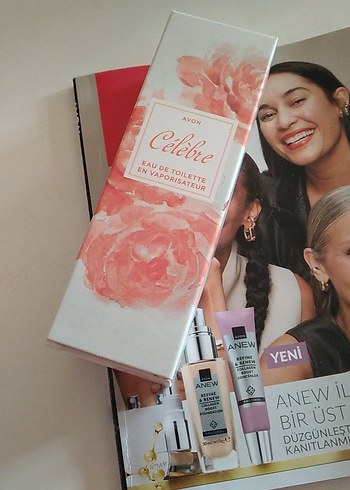 Avon Célébre Kadın Parfümü 50 ml