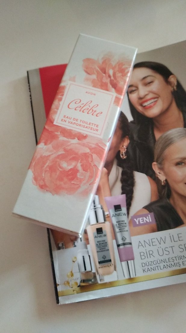 Avon Célébre Kadın Parfümü 50 ml - Görsel 2