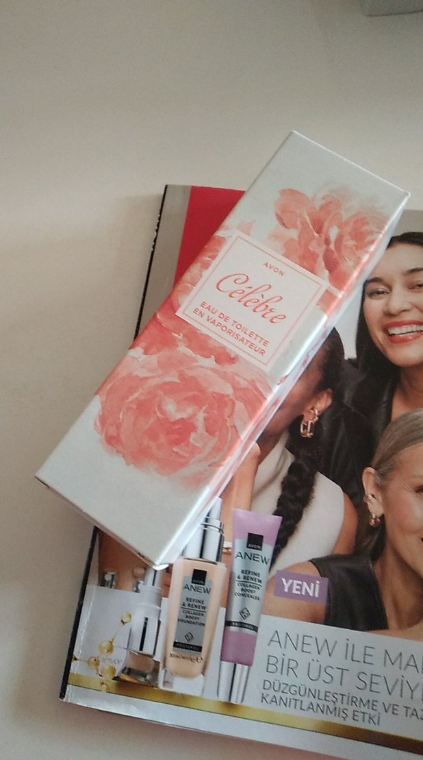 Avon Célebre Kadın Parfümü - Görsel 3
